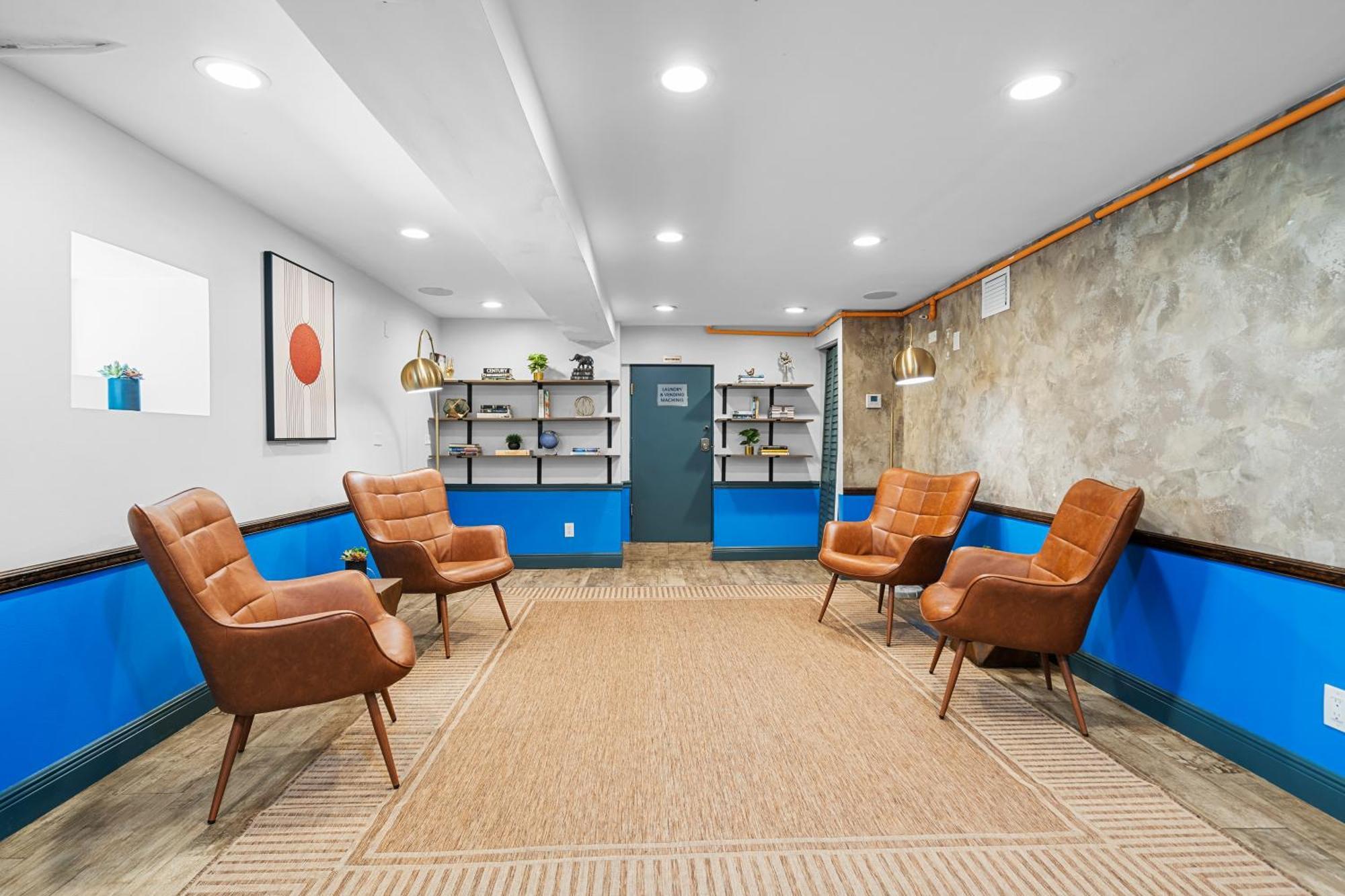 Nine20 Collins Apartments By Lowkl — Photos 3